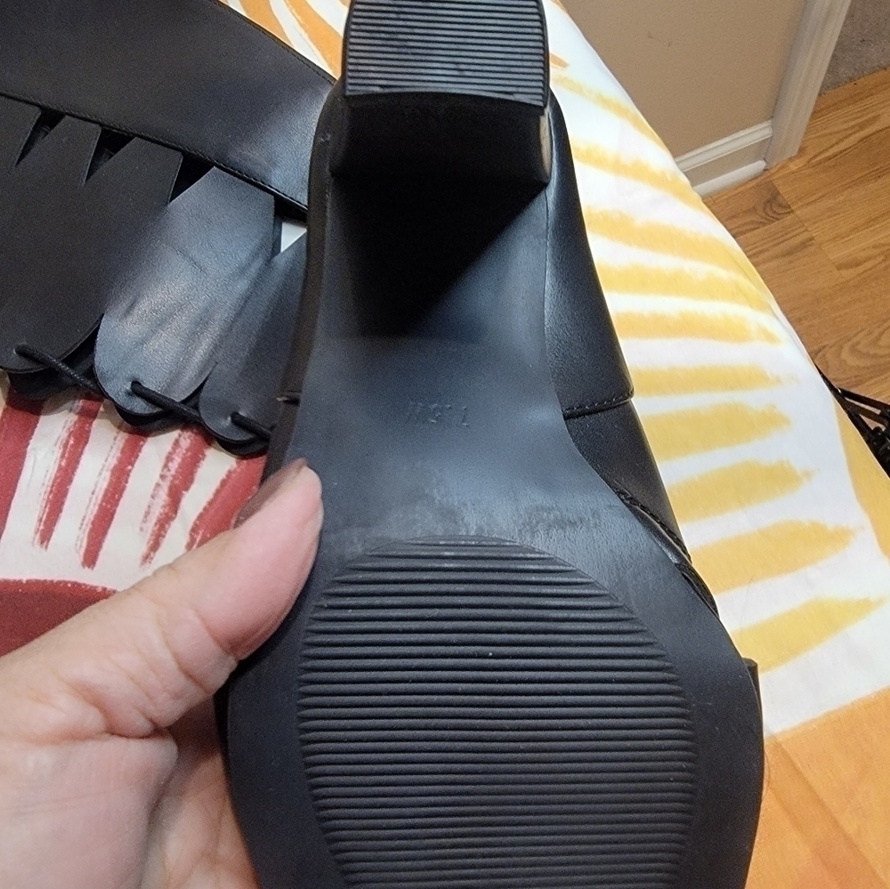 TORRID NWOT Black Scalloped Lace Knee High Boots Size 7.5W - Picture 10 of 10